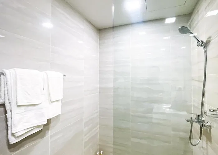 Spacious 3br Across Okada Manila&solaire *